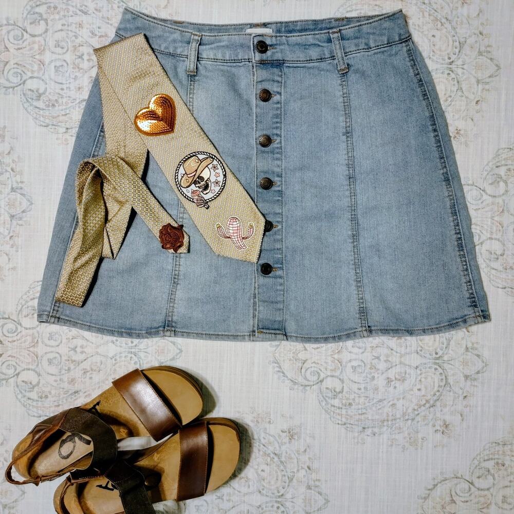 Mossimo  Denim Sz 12 Casual Wear  Button Up Mini Jean Skirt Boho Cottagecore